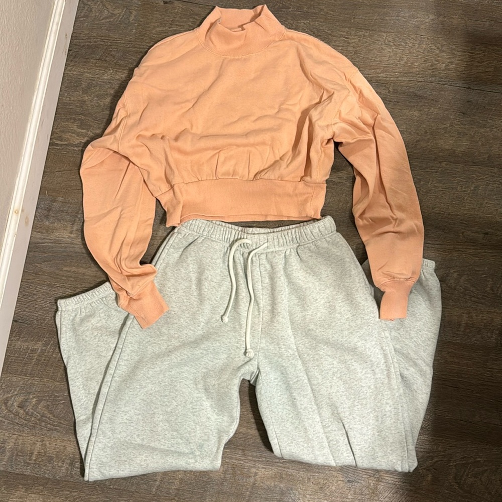Super comfy and adorable lounge set!